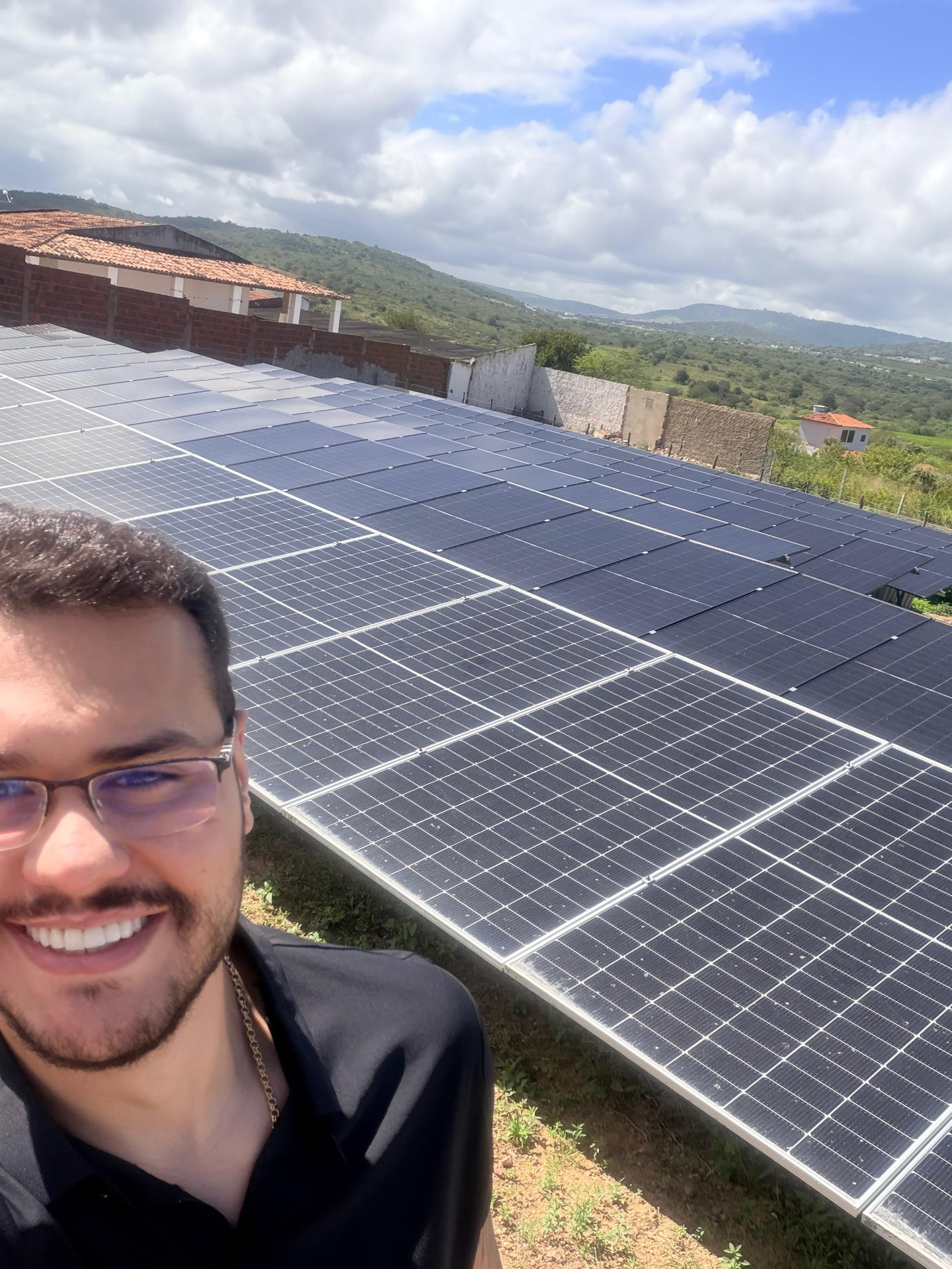 Equipe EnergySol em visita técnica a uma usina solar